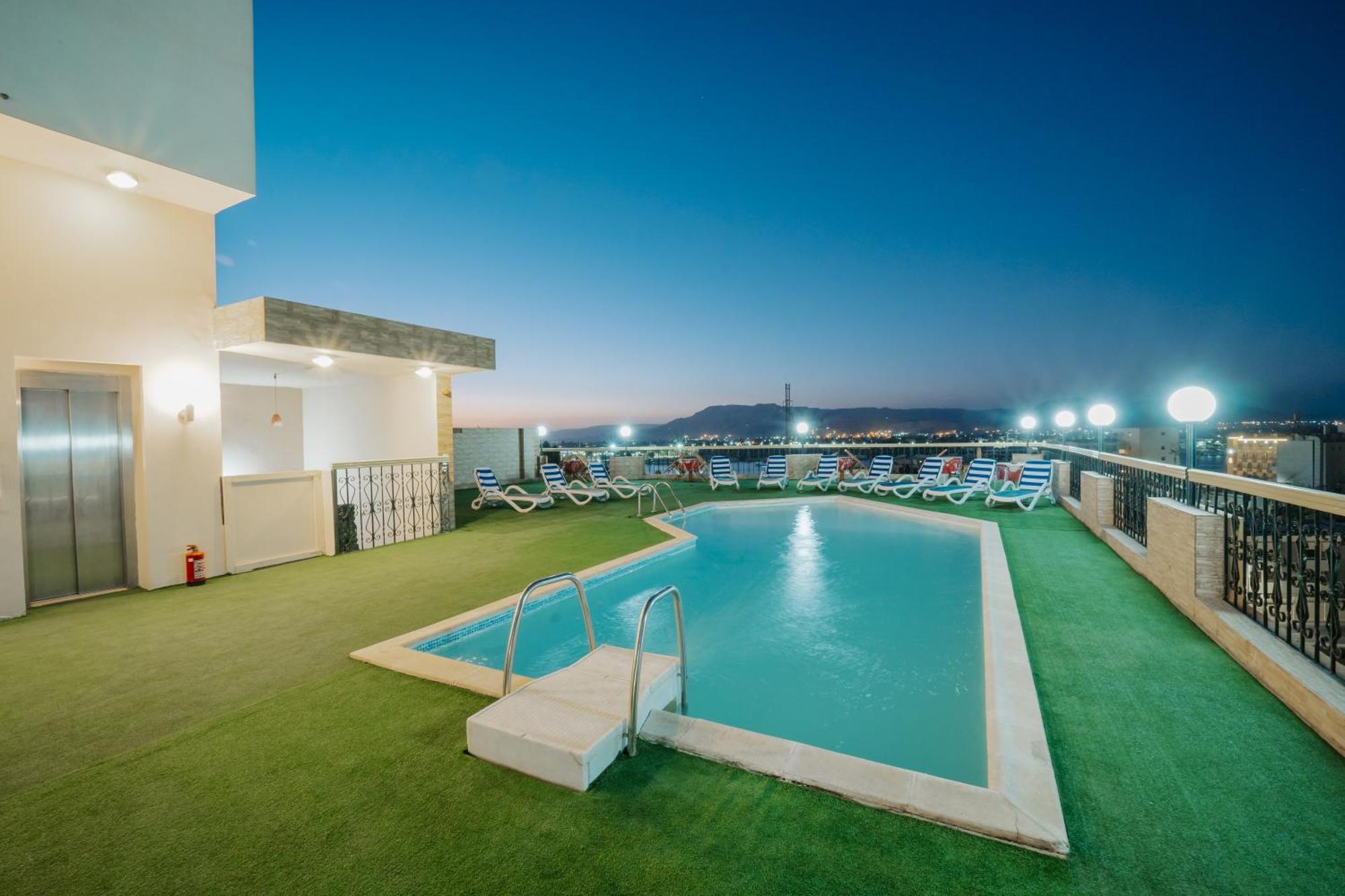 Queens Valley Hotel Luxor Buitenkant foto