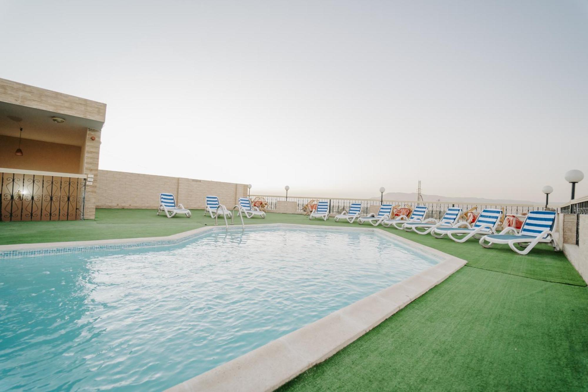 Queens Valley Hotel Luxor Buitenkant foto