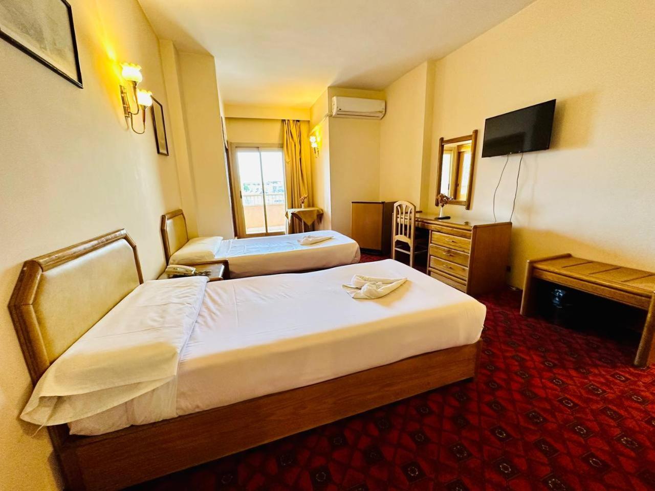 Queens Valley Hotel Luxor Buitenkant foto
