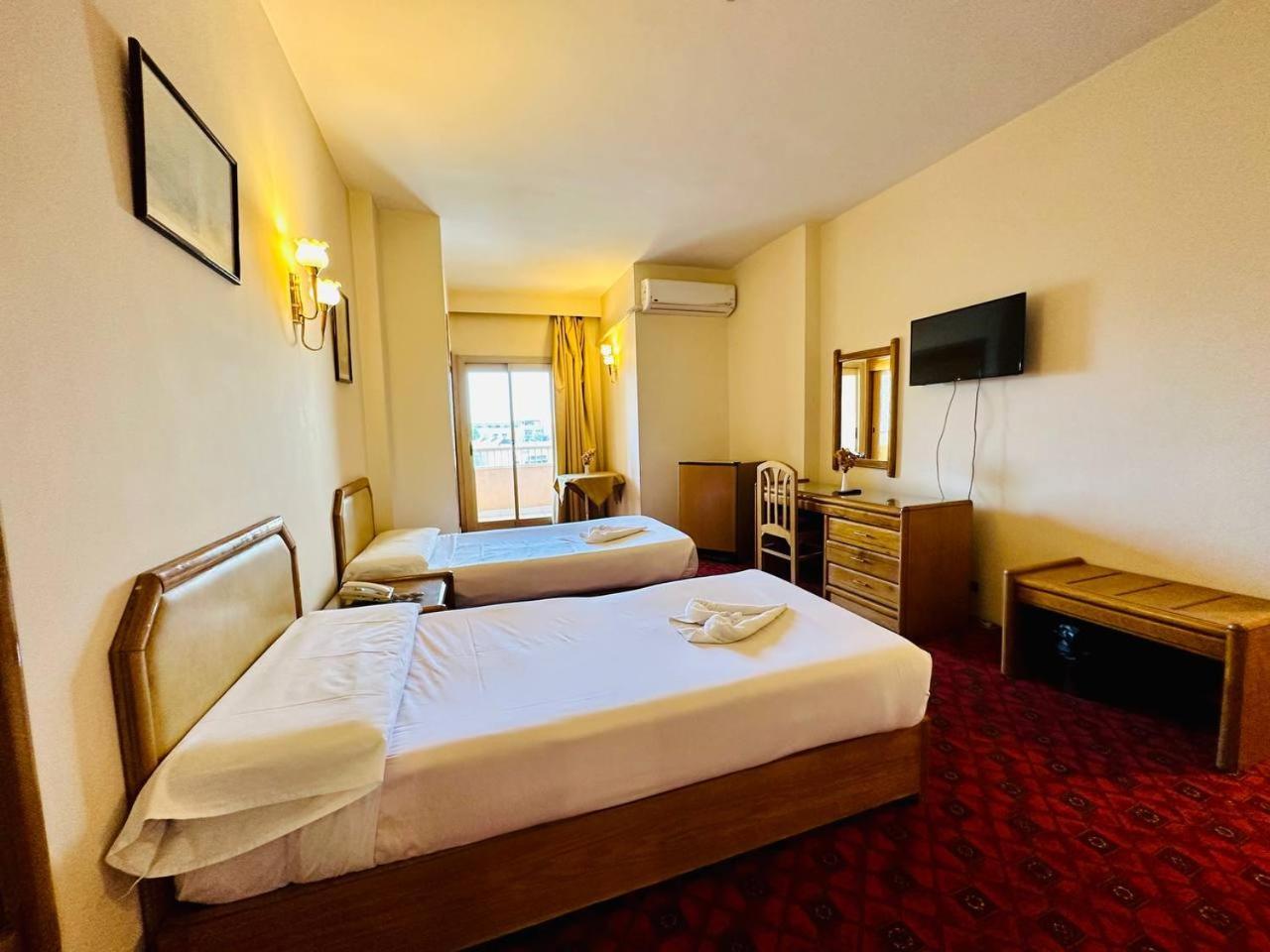 Queens Valley Hotel Luxor Buitenkant foto