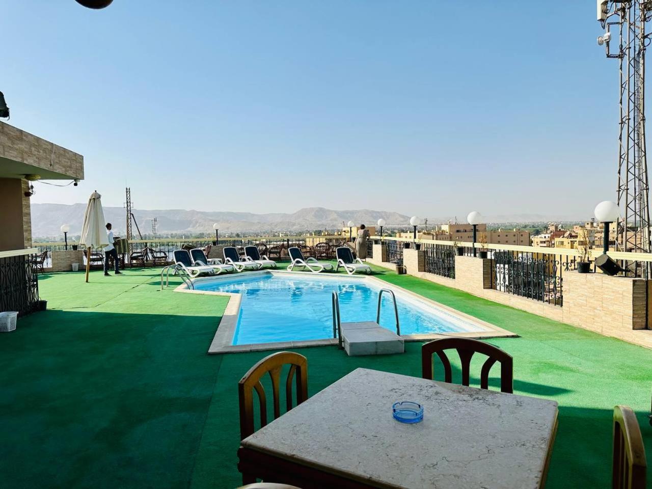 Queens Valley Hotel Luxor Buitenkant foto