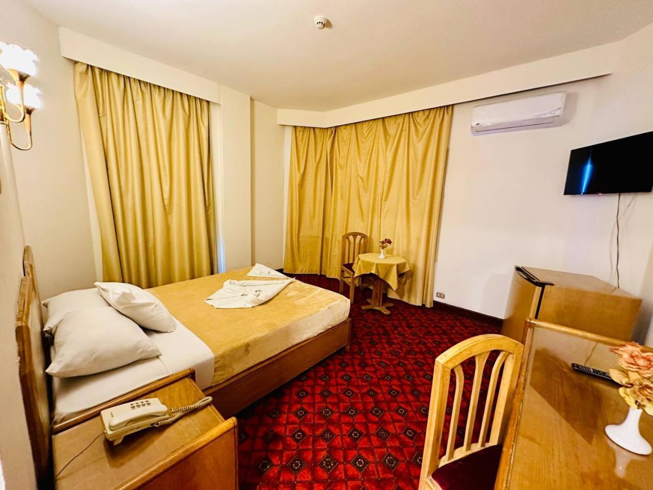 Queens Valley Hotel Luxor Buitenkant foto