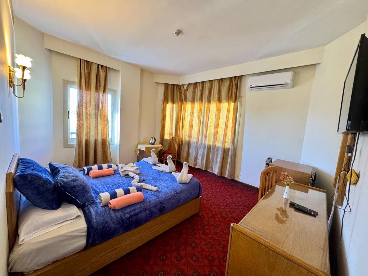 Queens Valley Hotel Luxor Buitenkant foto
